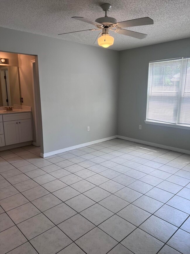 Building Photo - 2809 Geronimo Dr
