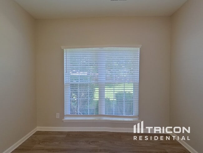 Building Photo - 8432 Redstone View Dr