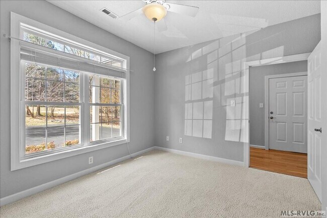 Building Photo - 164 Sandy Cove Dr