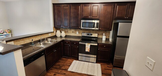 Building Photo - Lenox Village Apartment