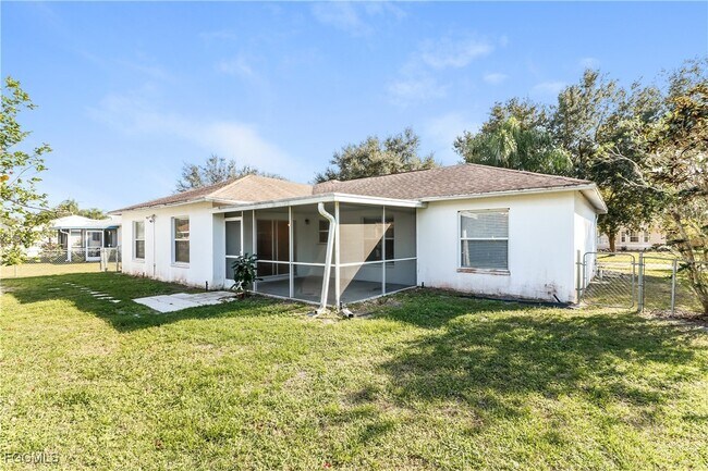 Building Photo - 15619 Sunny Crest Ln
