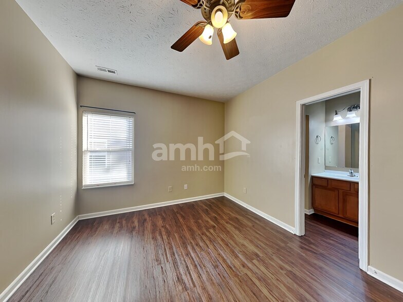 Building Photo - 11723 Rossmore Dr