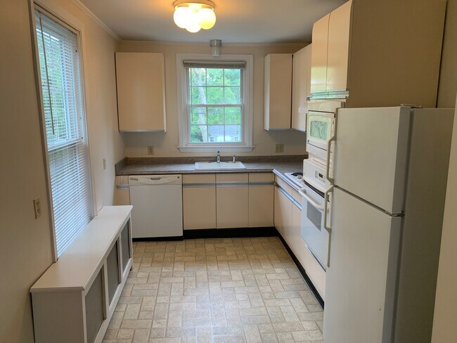 Building Photo - 73 Memorial Blvd