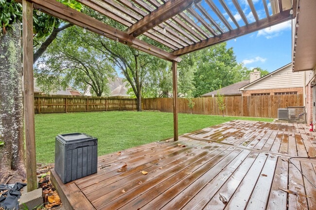 Building Photo - 14310 Sun Harbor Dr