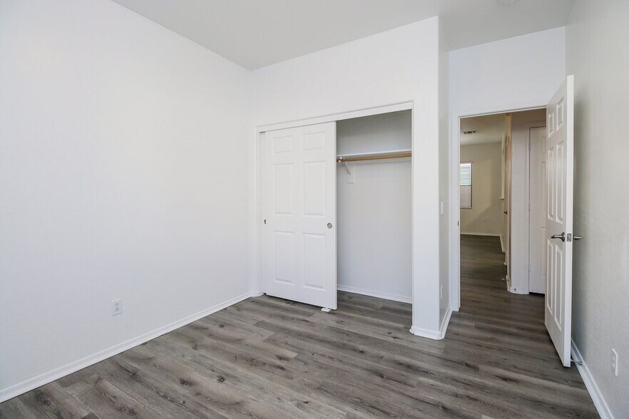 Building Photo - 2331 W St Catherine Ave