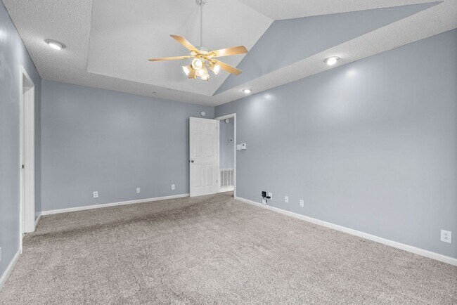 Building Photo - 1 Level Ranch Sitting on 3 Acres- Close to...