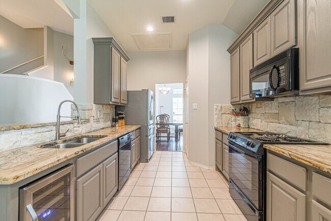 Building Photo - 115 Knights Cross Dr