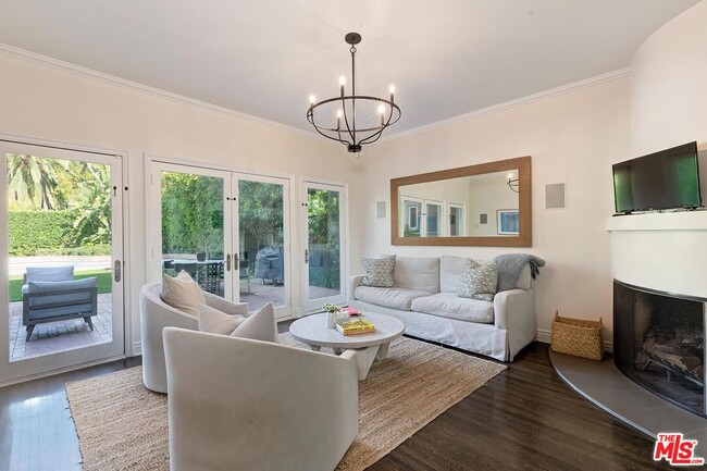 Building Photo - 1154 N Wetherly Dr