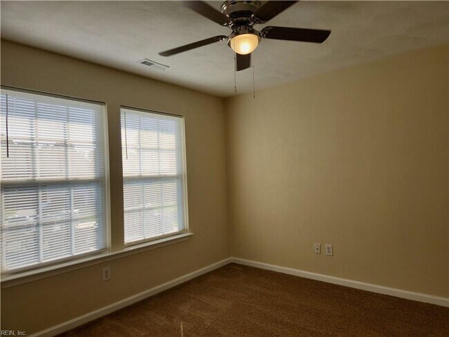 Building Photo - RENTAL