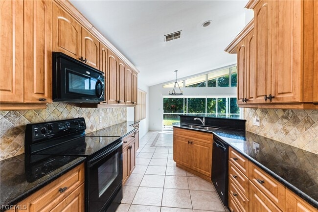 Building Photo - 9841 Las Casas Dr