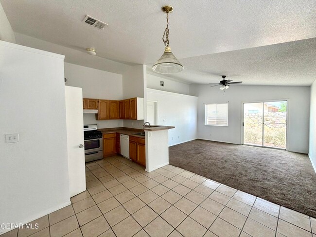 Building Photo - 12501 Sombra Fuerte Dr