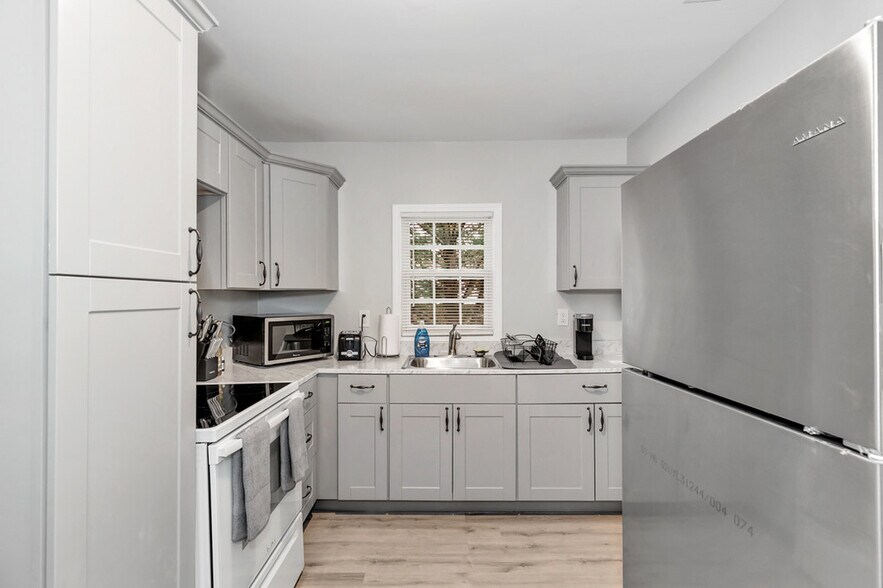 Building Photo - 505 Ward Ave NE