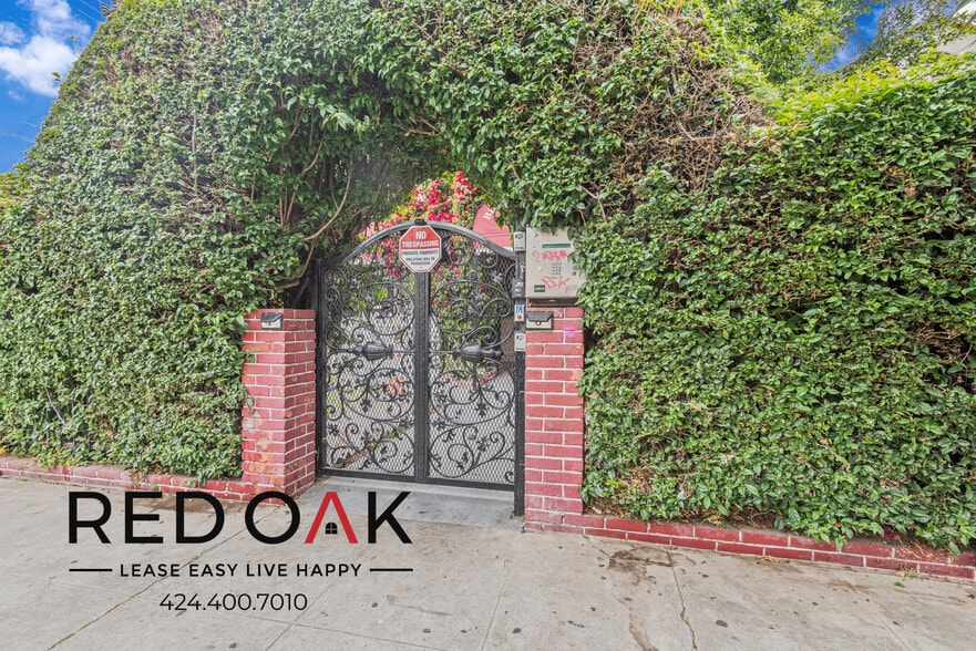 Building Photo - 851 S Kenmore Ave