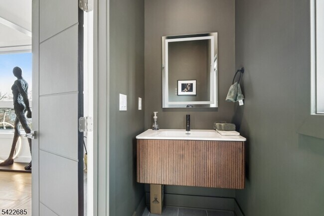 Building Photo - 301 Kingsland Rd