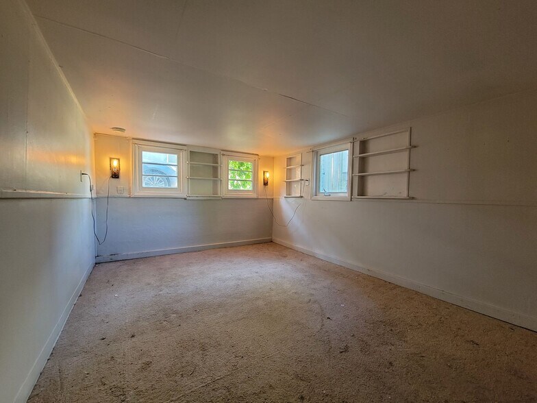 Building Photo - 9225 Wallingford Ave N