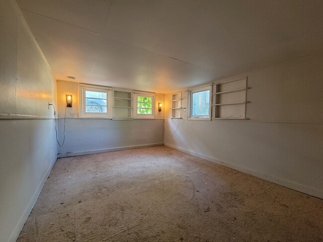 Building Photo - Gorgeous Oasis in Licton Springs Available...