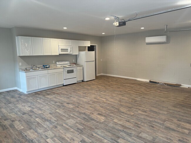 Building Photo - 619 Mayes Ln