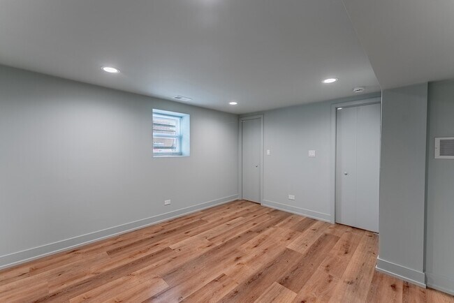 Building Photo - 4716 N Winthrop Ave
