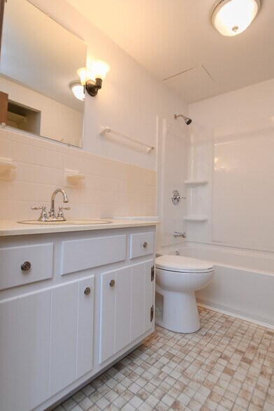 Building Photo - 2403 W 63rd Ave