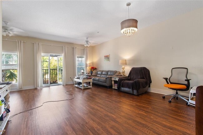 Building Photo - 300 State St E