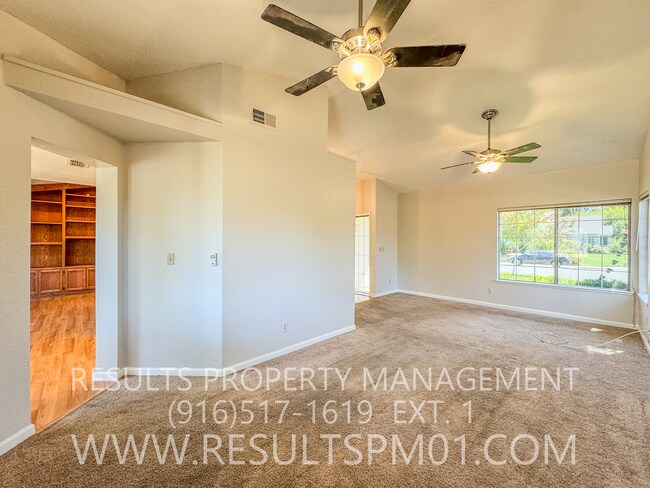 Building Photo - 3 bedroom on a Large Corner Lot
