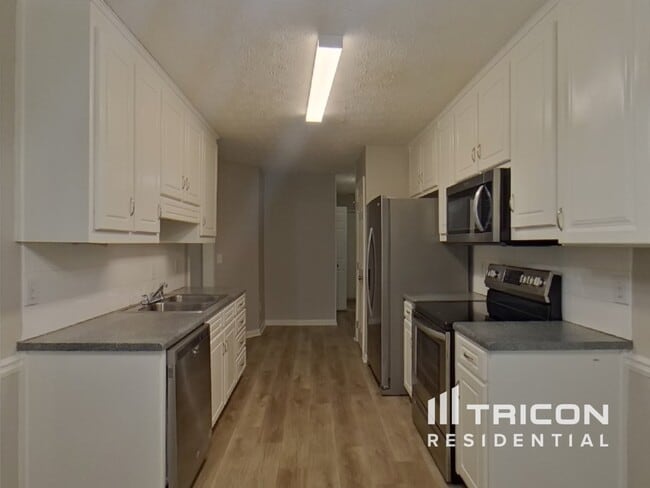 Building Photo - 714 Manor Ridge Dr