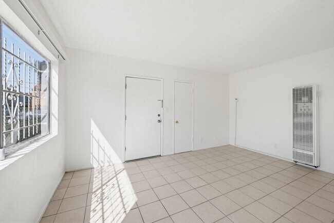 Building Photo - 1224 Normandie Ave