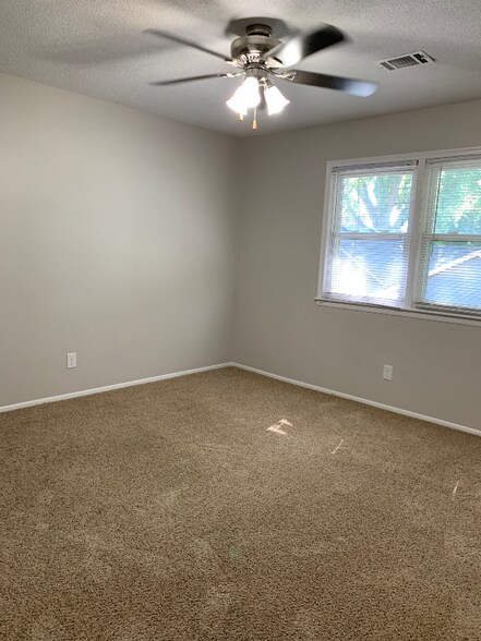 Building Photo - 210 N 4th St