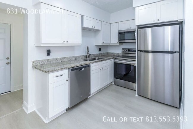 Building Photo - 831 Woodlawn St