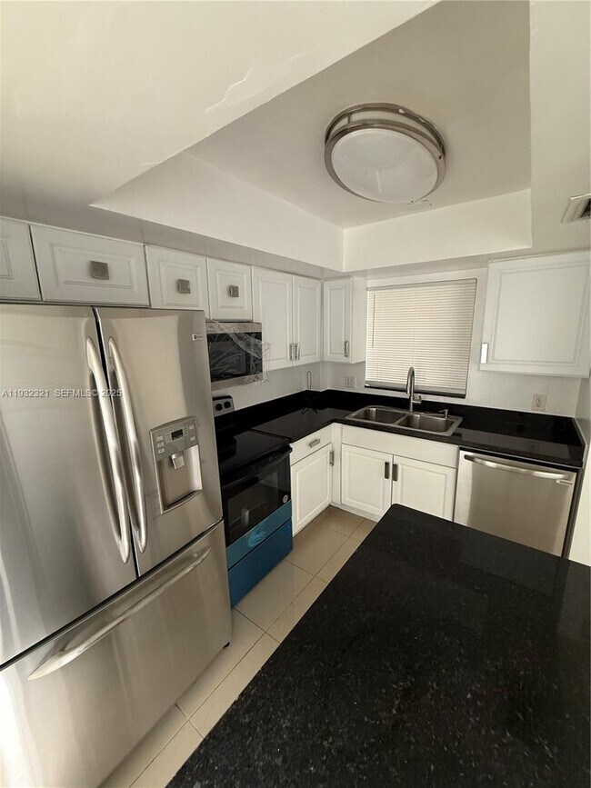 Building Photo - 2431 SW 82nd Ave