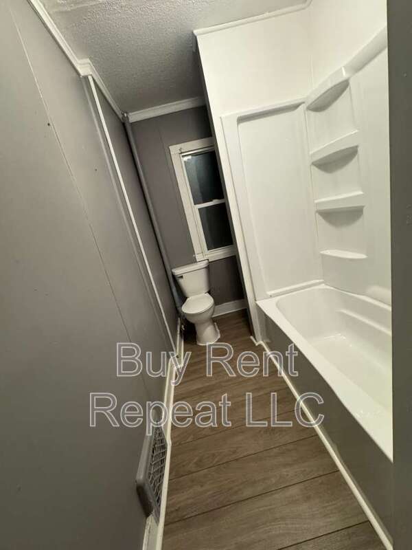 Building Photo - 320 Hudson St