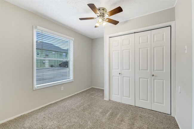 Building Photo - 1512 Broadmoor Dr