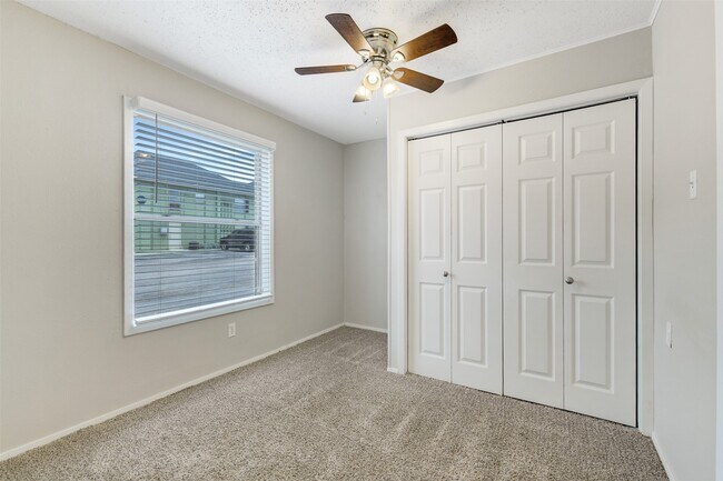 Building Photo - 1514 Broadmoor Dr