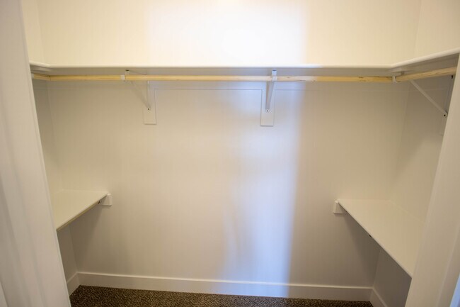 closet, Master - 84 Alpine Trl