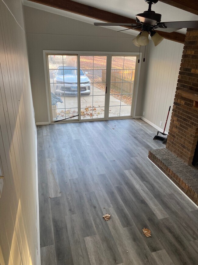 Building Photo - 3807 N Faber Ave