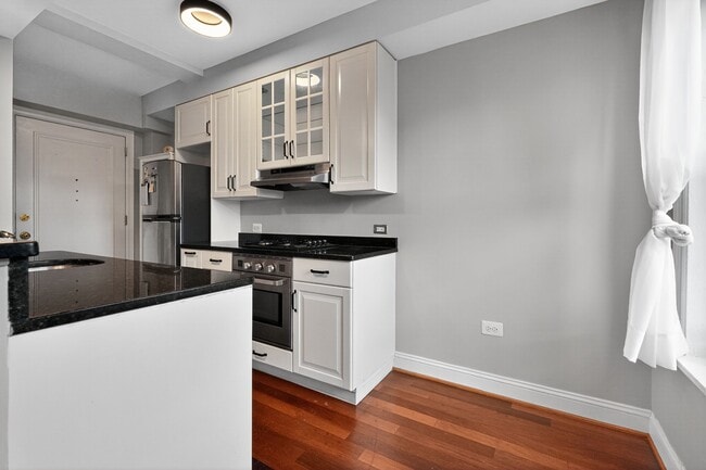 Building Photo - 2100 19th St NW