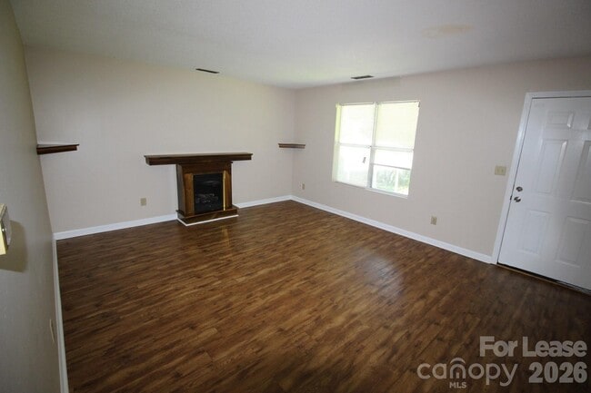 Building Photo - 72 Windwood Dr