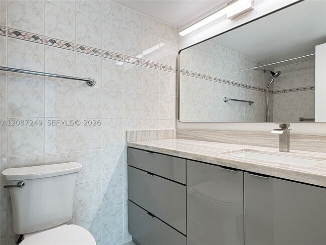 Building Photo - 2655 Collins Ave