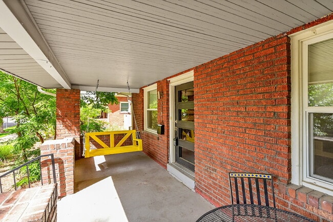 Building Photo - $3,950 - Charming and Updated 4 bed, 3 bat...