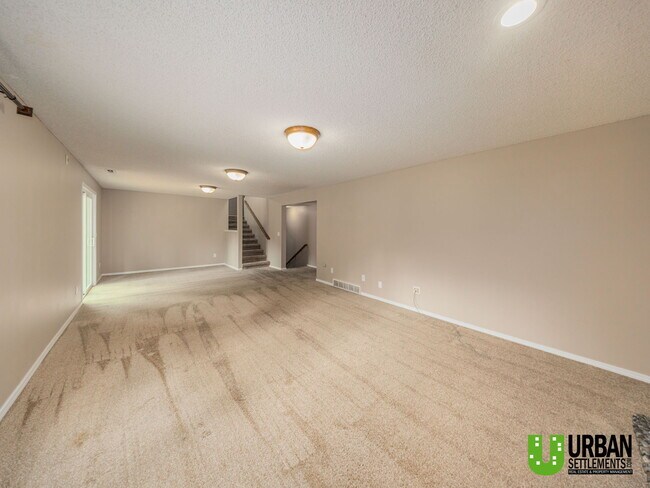 Building Photo - 8421 E Columbia Dr