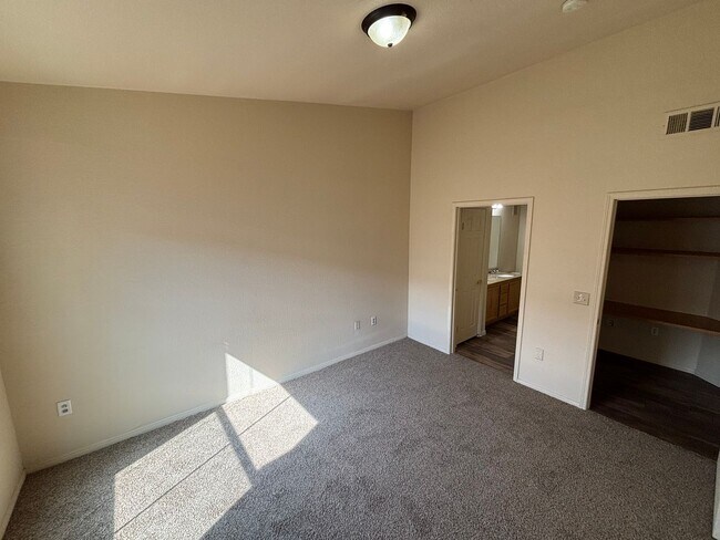 Building Photo - Fantastic 2Bed/2Bath Condo in Southwest Area