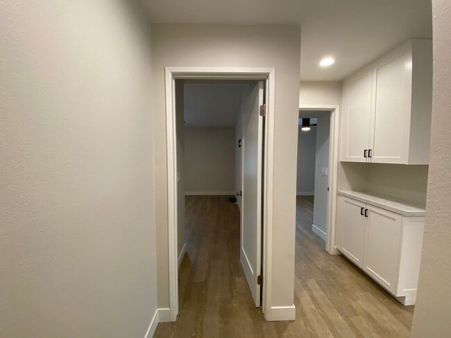 Building Photo - Beautifully Renovated Condo in Rancho Bernardo!