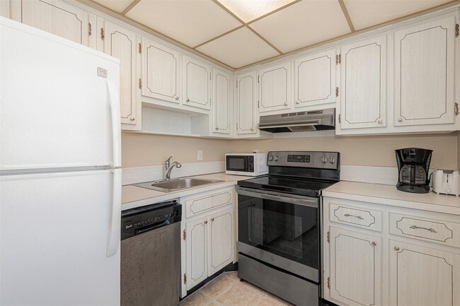 Building Photo - 710 N Ocean Blvd