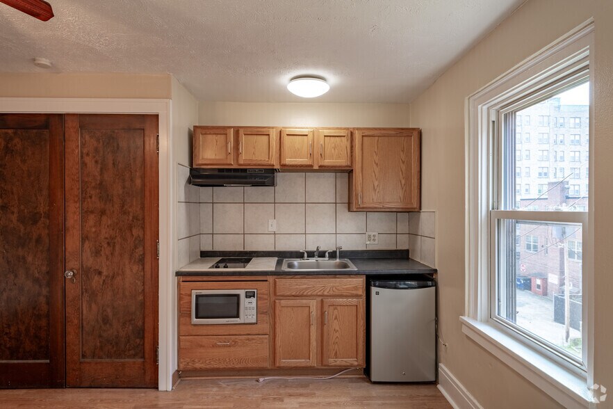 Studio - 325SF - Willow Grove Apartments