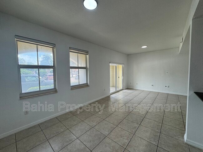 Building Photo - 10885 NW 89th Terrace