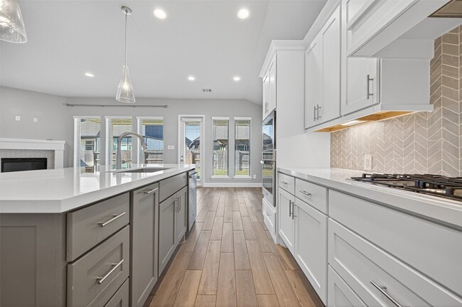 Building Photo - 15330 Legacy Pk Wy