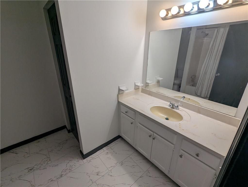 Building Photo - 232 Toweridge Dr SW