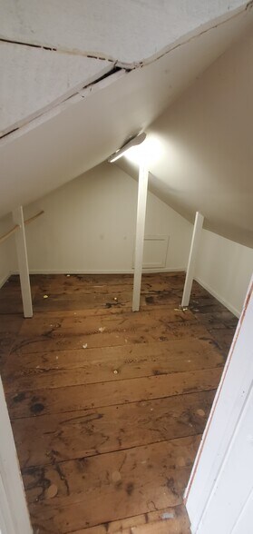 Building Photo - 18 Main St