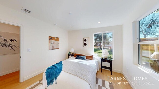 Building Photo - 6441 Satsuma Ave