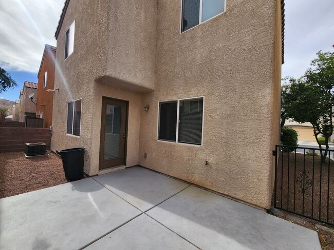 Building Photo - Southwest Beauty